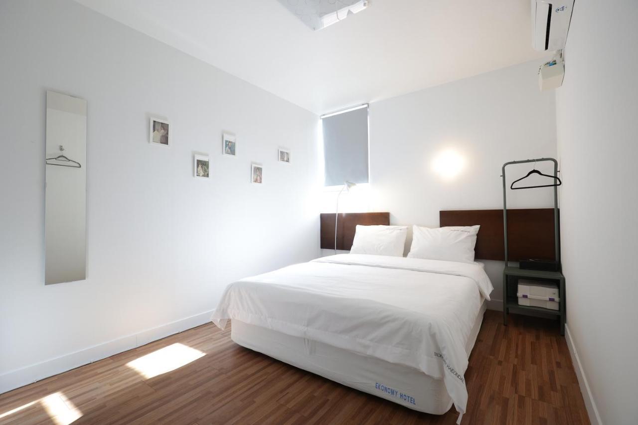 Ekonomy Haeundae Hostel Busan Exterior foto