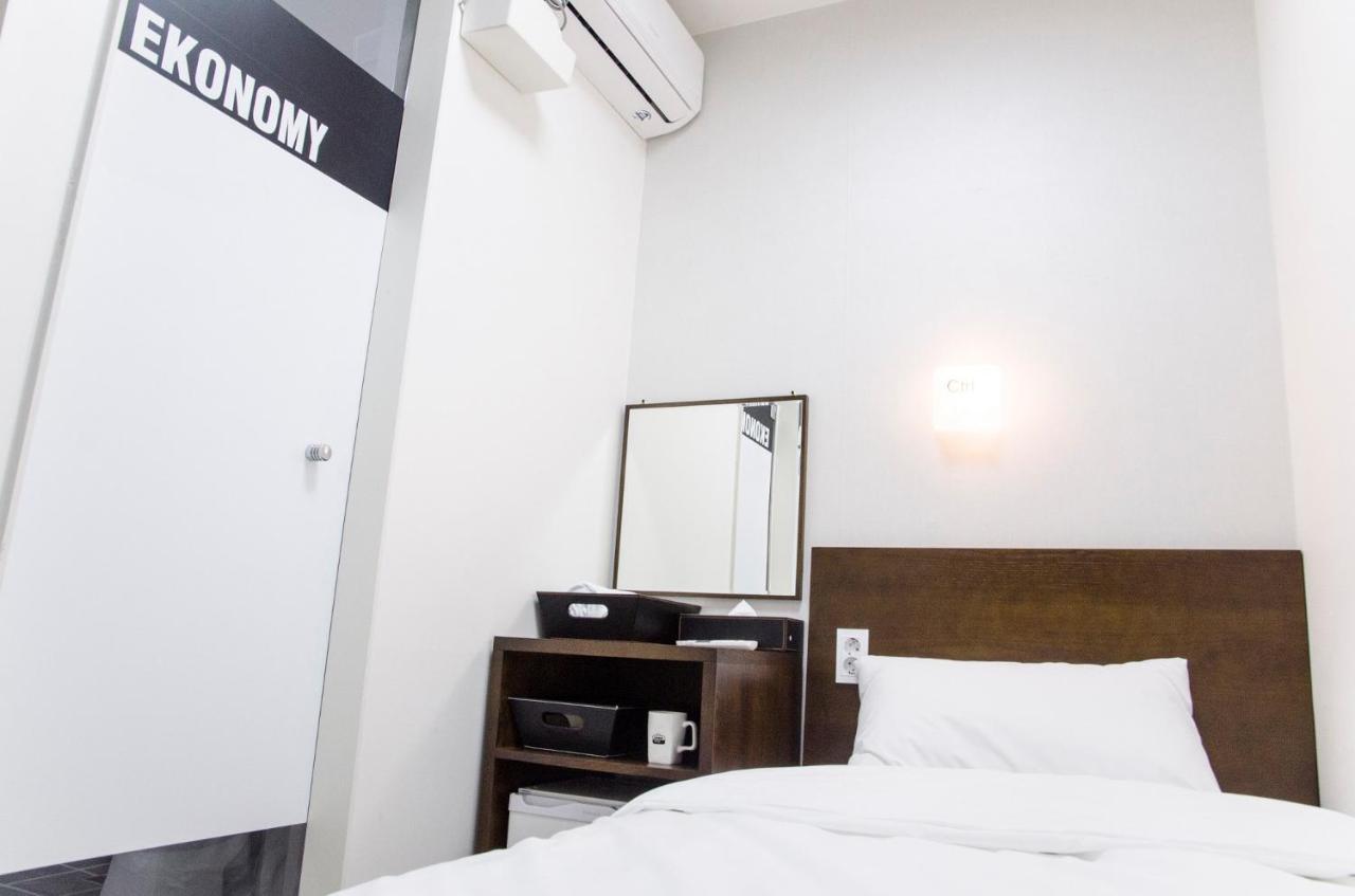 Ekonomy Haeundae Hostel Busan Exterior foto