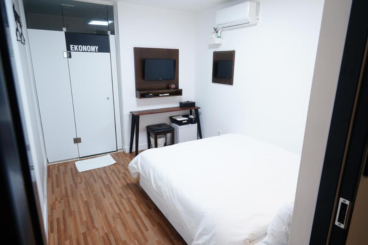 Ekonomy Haeundae Hostel Busan Exterior foto