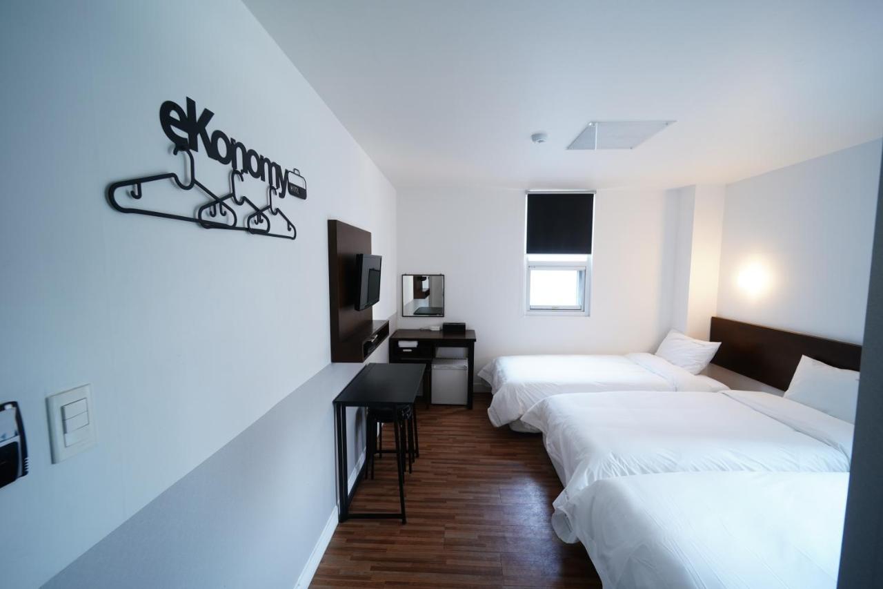 Ekonomy Haeundae Hostel Busan Exterior foto