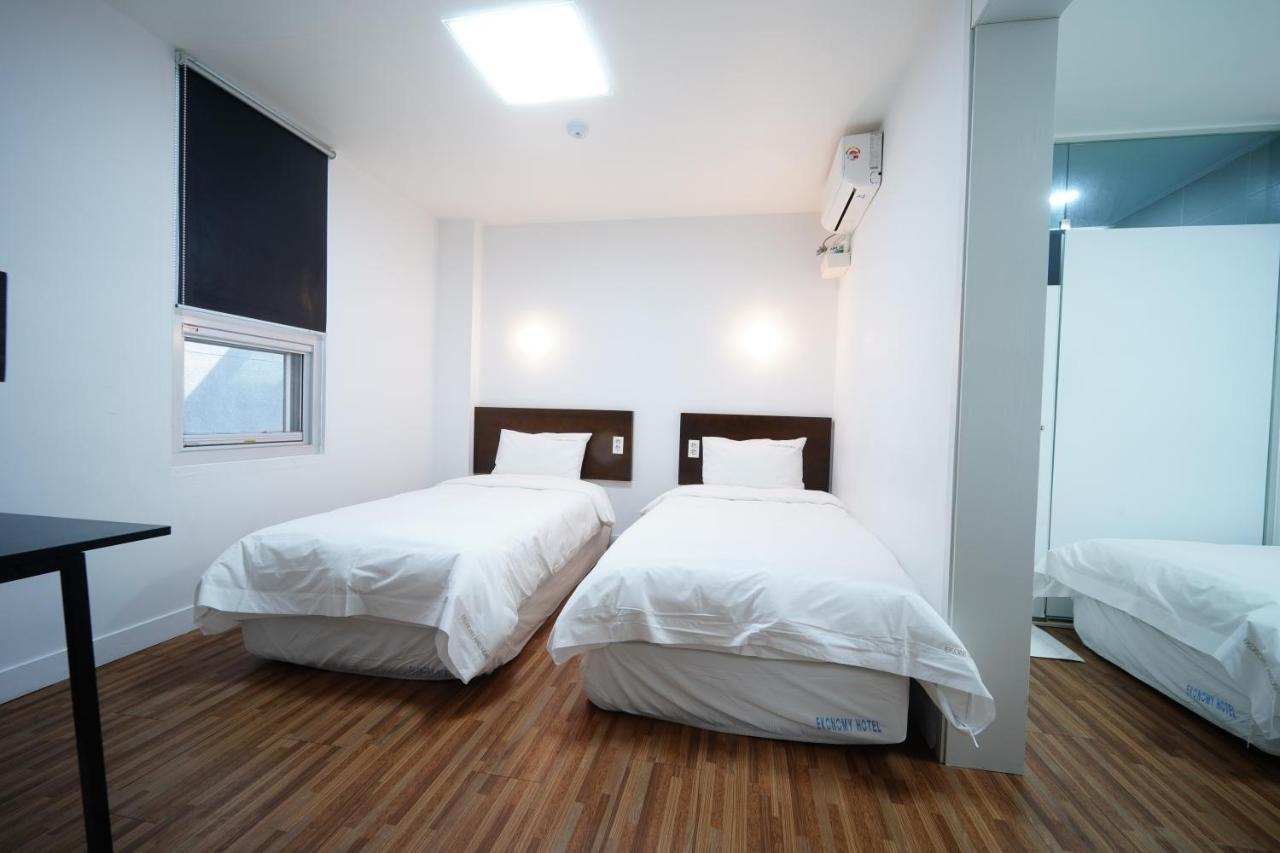 Ekonomy Haeundae Hostel Busan Exterior foto